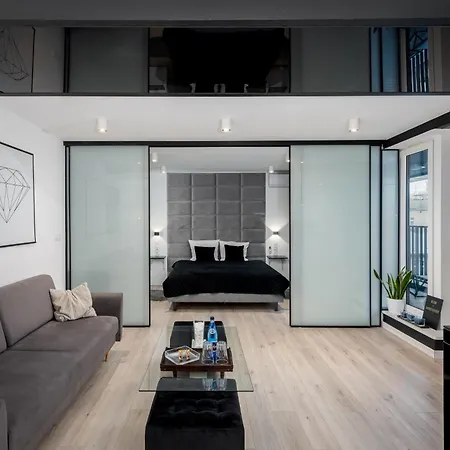 Diamonds Apartment *