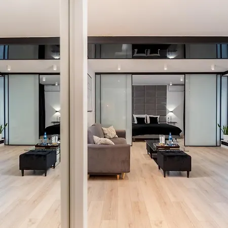 Diamonds Apartment *